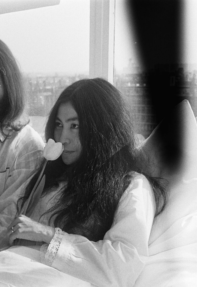 john lennon yoko ono bed in for peace amsterdam