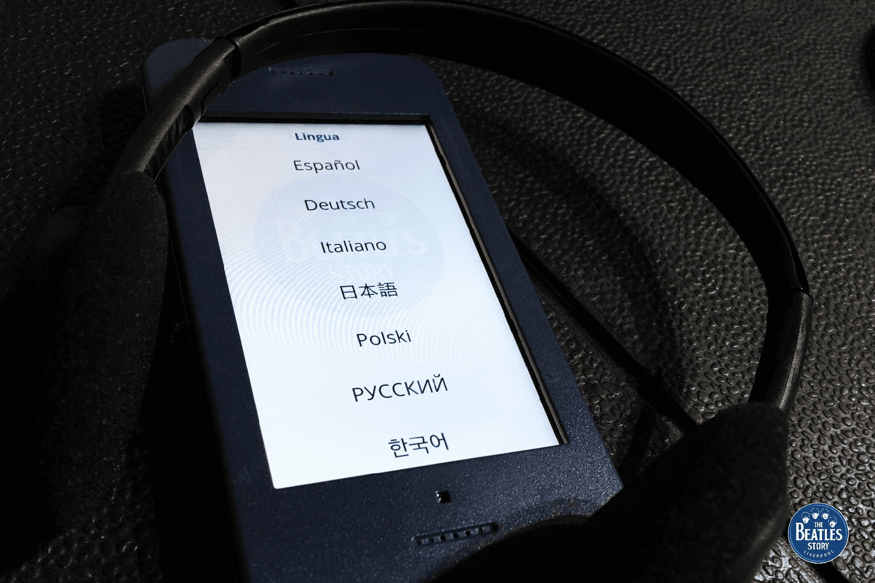 The audio guide for The Beatles Story, showing the multiple languages. 披头士故事音频导览，展示多种语言版本。
